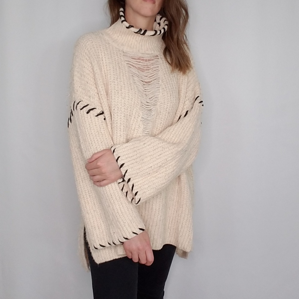 Distressed turtleneck sweater - Picture 6 of 7